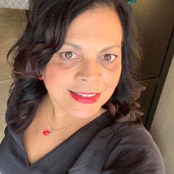 Meet your Posher, Bridget - Picture 1 of 1